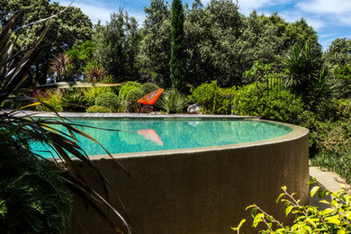 Réalisation d'une piscine design.