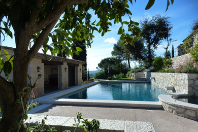 Exemple d'une piscine méditerranéenne.