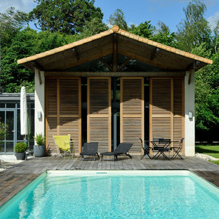 Ispirazione per una piscina country rettangolare di medie dimensioni con pedane