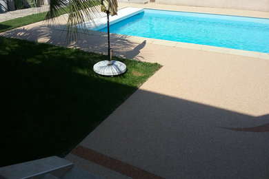 Aménagement d'une piscine bord de mer.