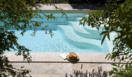 11 solutions pour créer une zone d'ombre près de la piscine