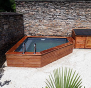 MENTON 06, chantier d'une piscine en bois hors-sol de moins de 10 m2, avec  un accès particulièrement difficile - LE BON BAIN