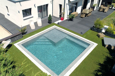 Réalisation d'une piscine de forme carrée dans le Rhône