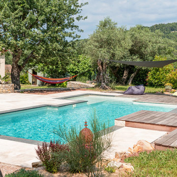 Réalisation d'une piscine géométrique dans le Var