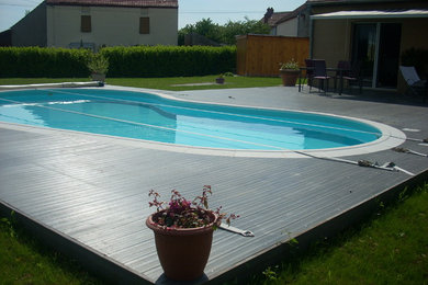 Inspiration pour une piscine design.