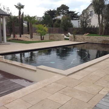 Terrasse et conception d'une piscine à débordements sur projet en cours
