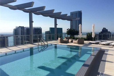 Example of a minimalist rooftop pool design in Miami