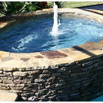 150 - Gated freeform pool with water feature in jacuzzi