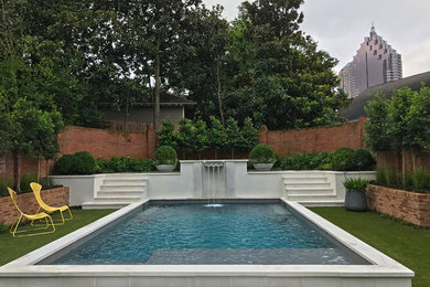 Ejemplo de piscina con fuente clásica renovada rectangular