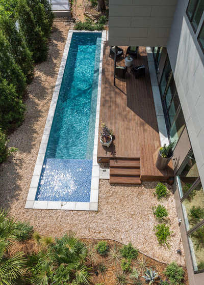 Contemporary Pool by TaC studios, architects