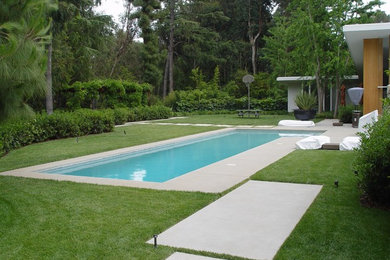 Inspiration for a 1960s pool remodel in Los Angeles