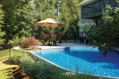 Foto di una piccola piscina monocorsia design rotonda dietro casa