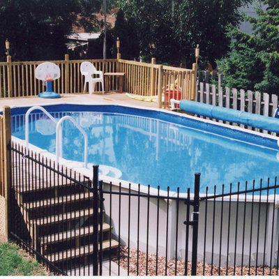 Inspiration for a mid-sized timeless backyard round aboveground pool remodel in Toronto with decking