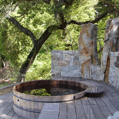 Example of a mid-sized trendy backyard gravel and round aboveground hot tub design in San Francisco