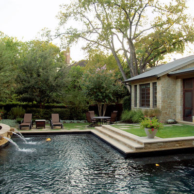 Example of a classic backyard custom-shaped pool design in Austin