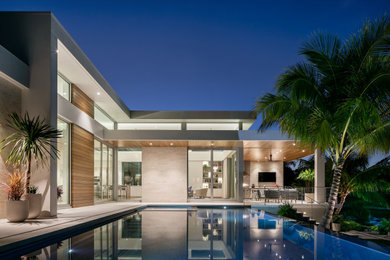 Contemporary swimming pool in Tampa.