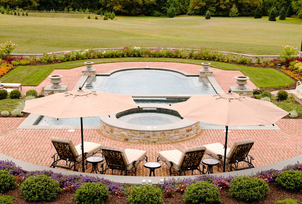 Traditional Pool by The Outdoor Room, LLC
