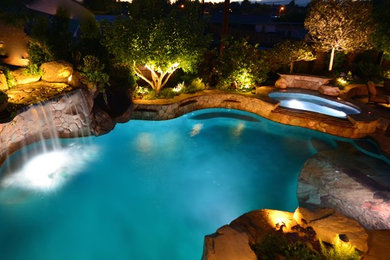 Design ideas for a rustic swimming pool in Los Angeles.
