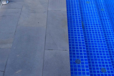 This is an example of a contemporary swimming pool in Melbourne.