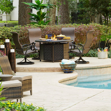 Bridgeport Outdoor Firepit Table and Dining