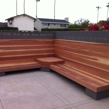 Built in wood bench near pool
