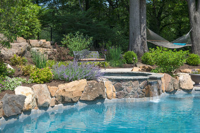Cascading Spa into Pool