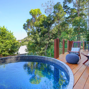 Immagine di una piccola piscina fuori terra minimal rotonda dietro casa con pedane