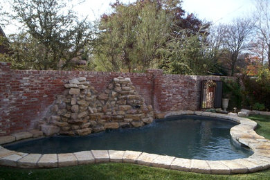 Elegant pool photo in Austin