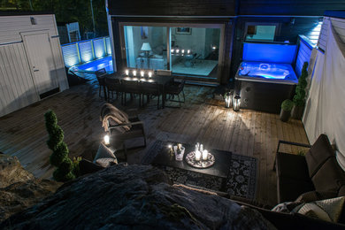 Свежая идея для дизайна: бассейн в современном стиле с джакузи - отличное фото интерьера