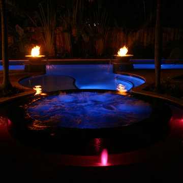 Contemporary Swimming Pool With Fire Features - Montanaro