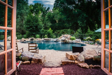 Foto de casa de la piscina y piscina campestre a medida en patio trasero