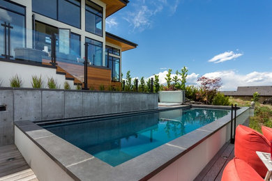 Contemporary swimming pool in Vancouver.