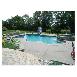 Custom In Ground Pool with Raised Spa and Waterslide - Klassisch ...