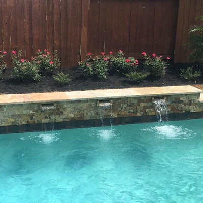 Hot tub - mid-sized transitional backyard concrete paver and rectangular natural hot tub idea in Orange County