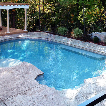 Custom Vinyl-Liner Pool with Wading Area, and Step-in-Spa
