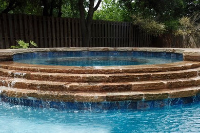 Rustikaler Pool in Austin