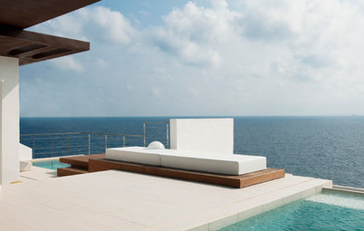 Una terraza en Ibiza diseñada para contemplar y sentir el mar