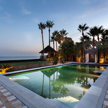 Einzigartige Villa in erster Strandlinie von Marbella !