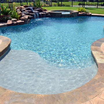 Elegant Custom Pool | Spa & Water Feature
