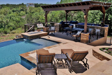 Elegant pool photo in Austin