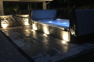Diseño de piscinas y jacuzzis modernos rectangulares en patio trasero