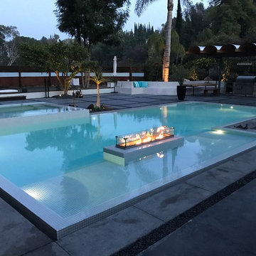 Estate Style - Modern Fire and Water Swimming Pool