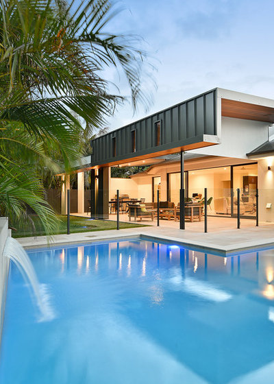 Contemporary Pool by D Pearce Constructions Pty Ltd