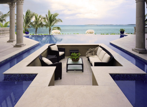 Traditional Pool by Pasquale Design Associates, Inc.