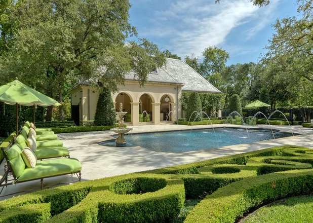 Traditional Pool by Harold Leidner Landscape Architects