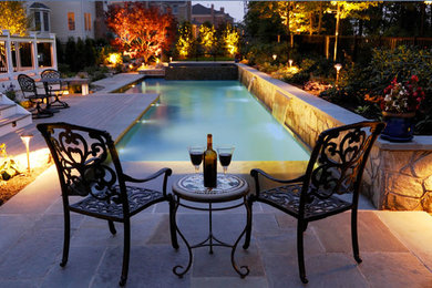 Источник вдохновения для домашнего уюта: бассейн на заднем дворе с фонтаном