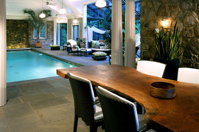 На фото: огромный прямоугольный бассейн в доме в классическом стиле с домиком у бассейна и покрытием из каменной брусчатки