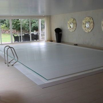 Hallenbad mit Beton- Polyester- Überlaufbecken 11,00 x 5,00 x 1,60 m in weiß