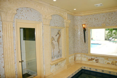 Ejemplo de piscina mediterránea extra grande rectangular y interior con adoquines de piedra natural