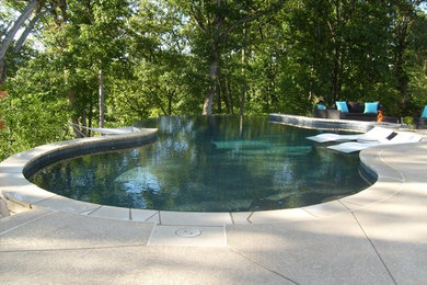 Moderner Pool in St. Louis